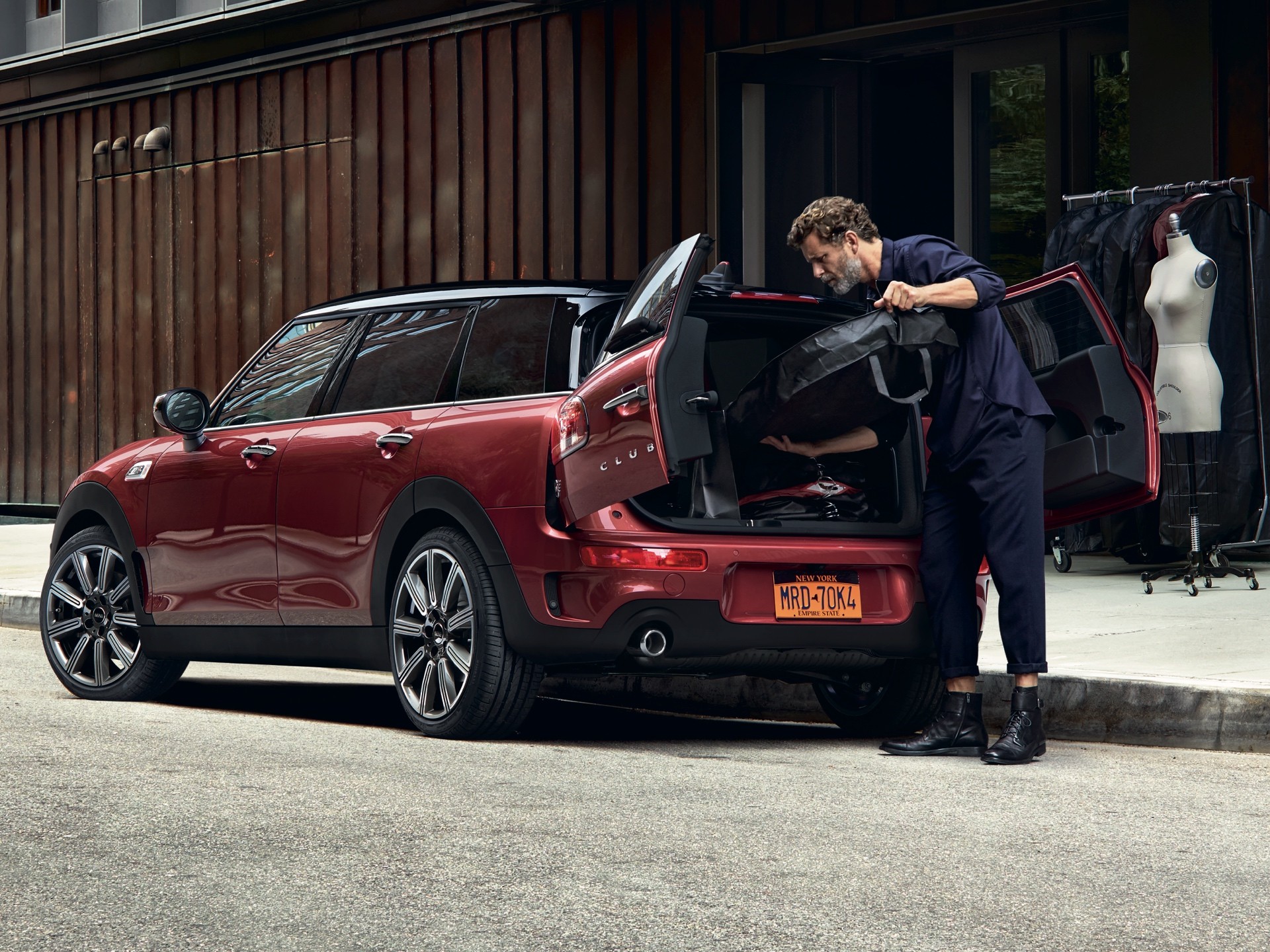 MINI Clubman – rouge et noir – espace coffre
